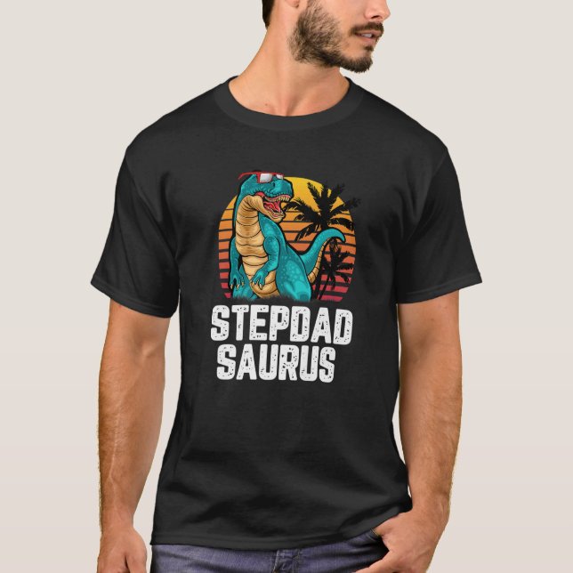 Manar Stepdad Saurus Dinosaur Funny Stepdadsaurus  T Shirt (Framsida)