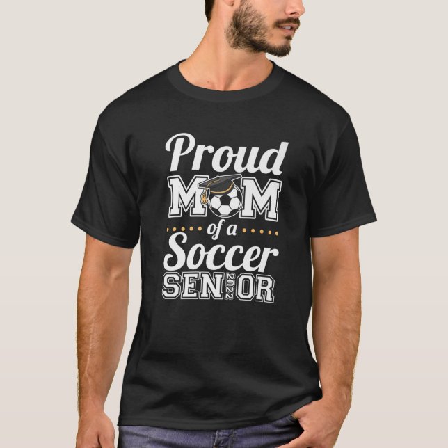 Manar stolt Mamma av en fotbollsledare 2022 T Shirt (Framsida)