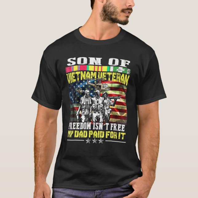 Manar stolt son till Vietnam Veteran Pappa T Shirt (Framsida)