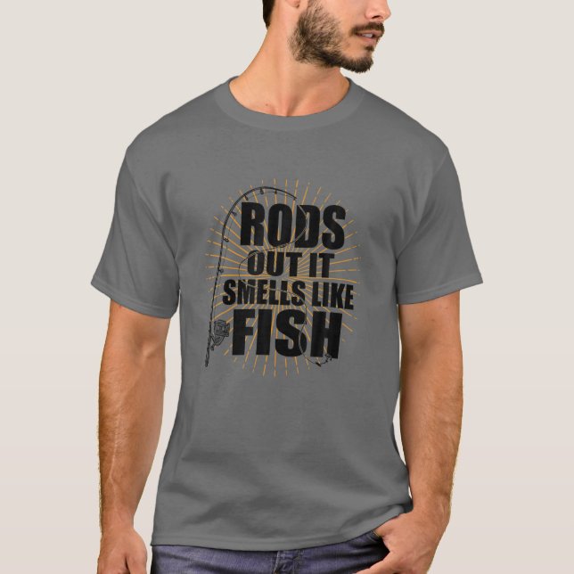 Manar sväljer ut det som fisk - roligt fiske t shirt (Framsida)