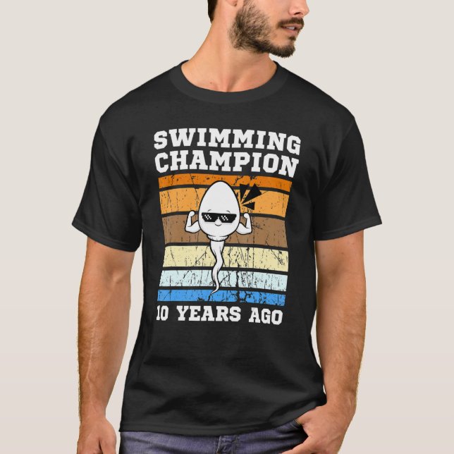 Manar Swimming Champion för 10 år sedan Quickest S T Shirt (Framsida)