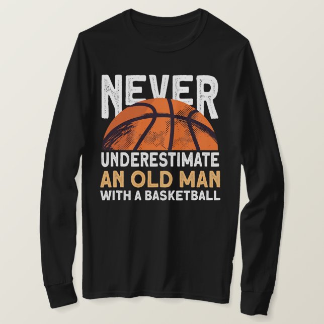 Manar underskatta aldrig en gammal man med en t shirt (Design framsida)