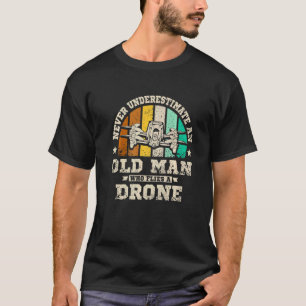 Manar underskatta aldrig en gammal man som flyger t shirt