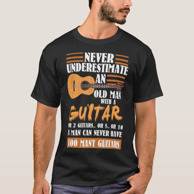 Manar underskatta aldrig gammal man med gitarr _ f t shirt (Framsida)