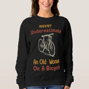 Manar underskattar aldrig en gammal man i cykellen t shirt