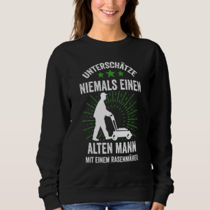 Manar underskattar aldrig en gammal man med en adv t shirt