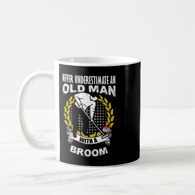 Manar underskattar aldrig en gammal man med en kur kaffemugg (Vänster)