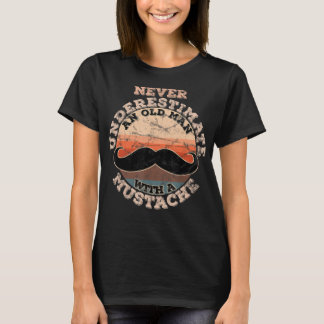 Manar underskattar aldrig en gammal man med en mus t shirt