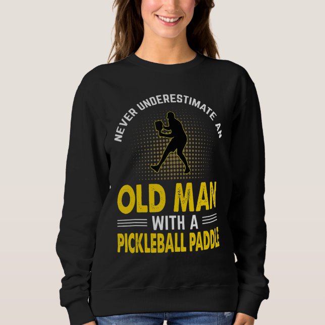 Manar underskattar aldrig en gammal man med en pic t shirt (Framsida)