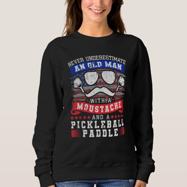 Manar underskattar aldrig en gammal man med en pic t shirt (Framsida)