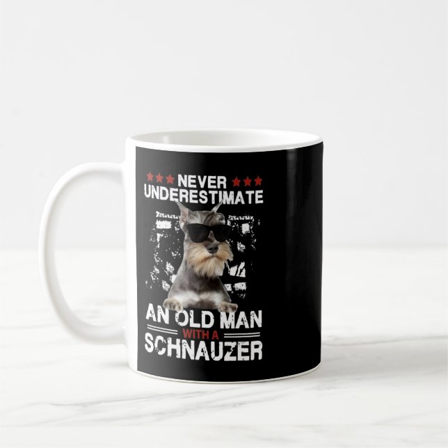 Manar underskattar aldrig en gammal man med en sch kaffemugg (Vänster)