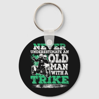 Manar underskattar aldrig en gammal man med en tri nyckelring