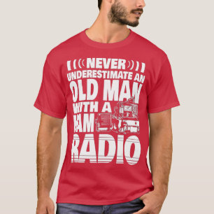 Manar underskattar aldrig en gammal man med ham Ra T Shirt