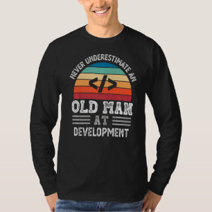Manar underskattar aldrig en gammal man vid utveck t shirt
