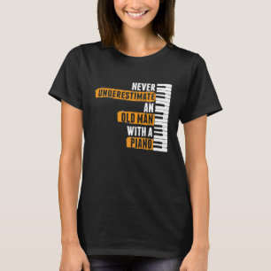 Manar underskattar aldrig gammal man med Piano Pia T Shirt