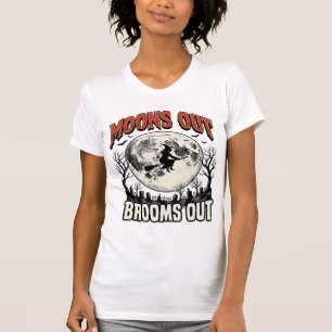 Månar ute sopborstar ute Vintage Halloween-häxdesi T Shirt
