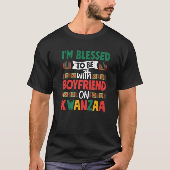 Manar välsignad med bojvän på Kwanzaa afrikansk Am T Shirt (Framsida)