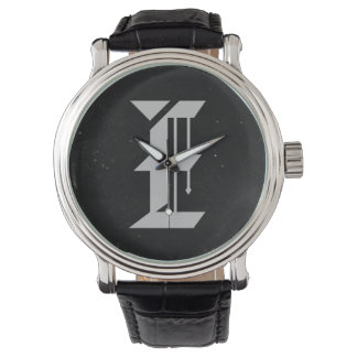 Manar Watch Featuring Cast Järn look and Initial Armbandsur