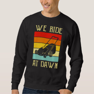 Manar we Ride at in Dawn Lawnmower Gräsmatta Mwing Lång Ärmad Tröja