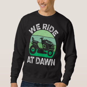 Manar we Ride at in Dawn Lawnmower Gräsmatta Mwing Lång Ärmad Tröja