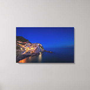 Manarola town i Cinquen Terre i aftonen Canvastryck