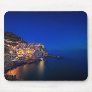 Manarola town i Cinquen Terre i aftonen Musmatta