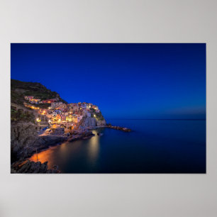 Manarola town i Cinquen Terre i aftonen Poster