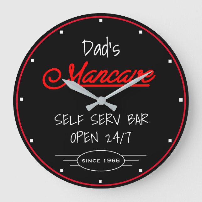 Mancave Red Script Pappa om Namn Black Pub Stor Klocka (Framsida)