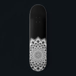 Mandala Black and White Mönster Mini Skateboard Bräda 18,5 Cm<br><div class="desc">En pulserande vit på svarta mandala-skateboard med en fantastisk symmetrisk mönster. Unik och djärv symbol för universum.</div>