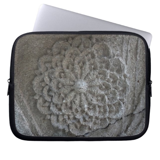 Mandala Carved Stone Neoprene Laptop sleeve 10" (Framsidan)