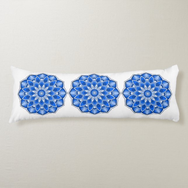 Mandala i blått kroppskudde (Framsidan)