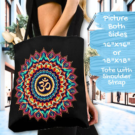 Mandala med OM-symbol på en svart Tygkasse