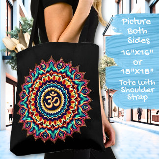 Mandala med OM-symbol på en svart Tygkasse