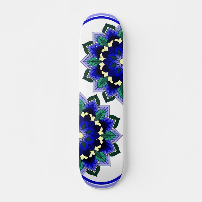 Mandala Mönster 02 på mörk blått Skateboard (Framsida)