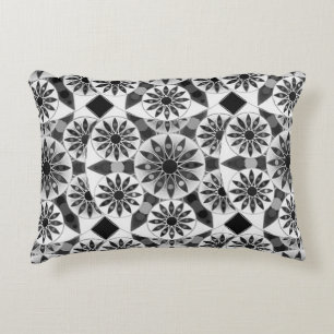 Mandala mönster, svart, vit och grått / grått prydnadskudde