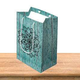 Mandala on Blue Åldras Wood