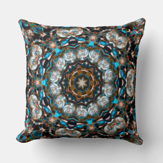 Mandala som ser ut som en krater på ljusa färger kudde (Framsida)