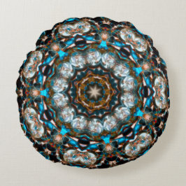 Mandala som ser ut som en krater på ljusa färger rund kudde