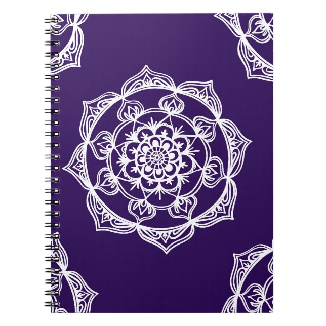 Mandalas på lilor anteckningsbok (Framsidan)