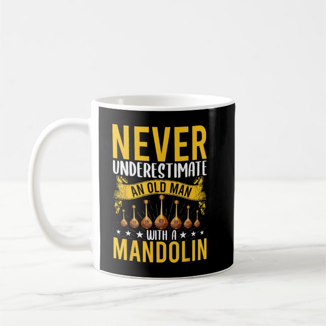 Mandolin Älskare underskattar aldrig en gammal man Kaffemugg (Vänster)