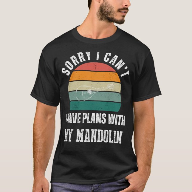 Mandolin Plans Tee: Pluck Humor & Musical Stil! T Shirt (Framsida)