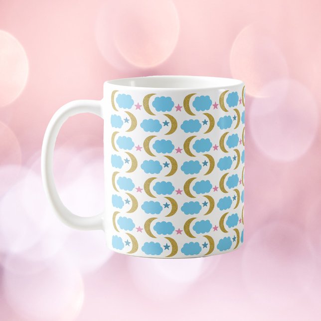 Måne Cloud Stars Faux Guld Glitter Mönster Kaffemugg (A mug with a pattern of gold moons, blue clouds and pink stars)