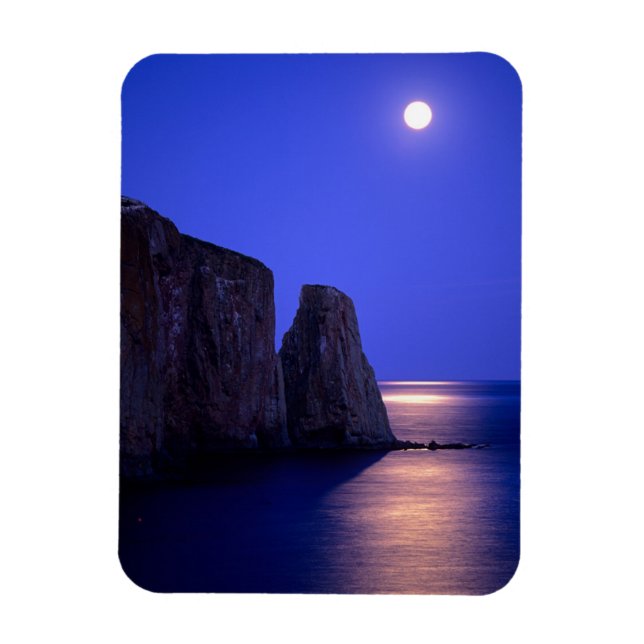 Måne i skymning | Perce Rock Gaspe kust Quebec Magnet (Vertikal)