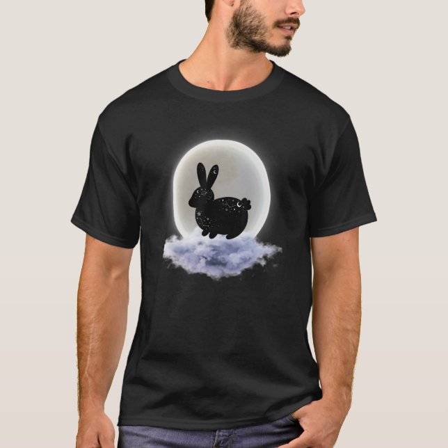 Måne moln och fjällasträdgård. t shirt (Framsida)