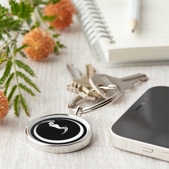 Måne och fladdermus rund silverfärgad nyckelring (Sidan)