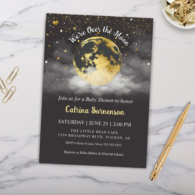Måne och Stars Guld Celestial Baby Shower Inbjudningar (Modern Black and Gold Celestial Baby Shower Invitation with Over the Moon Theme)
