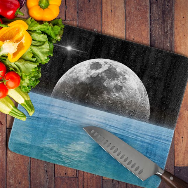 Måne över havet (Moon Ocean Cutting Board by Looly Elzayat
)