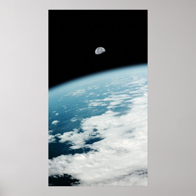 Måne över jorden poster (Framsidan)