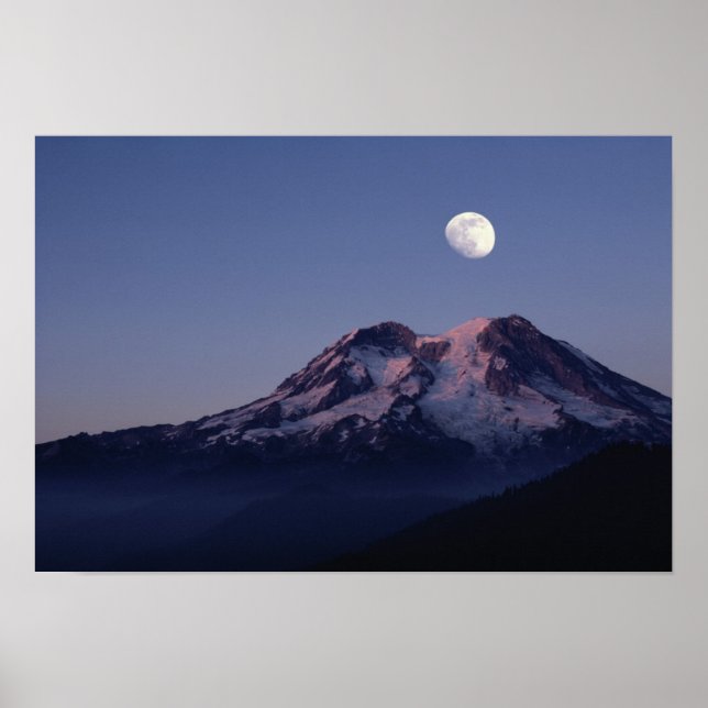 Måne over Mount Rainier Poster (Framsidan)