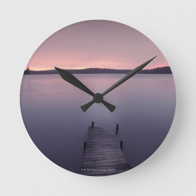 Måne över sjön rund klocka (Framsida)